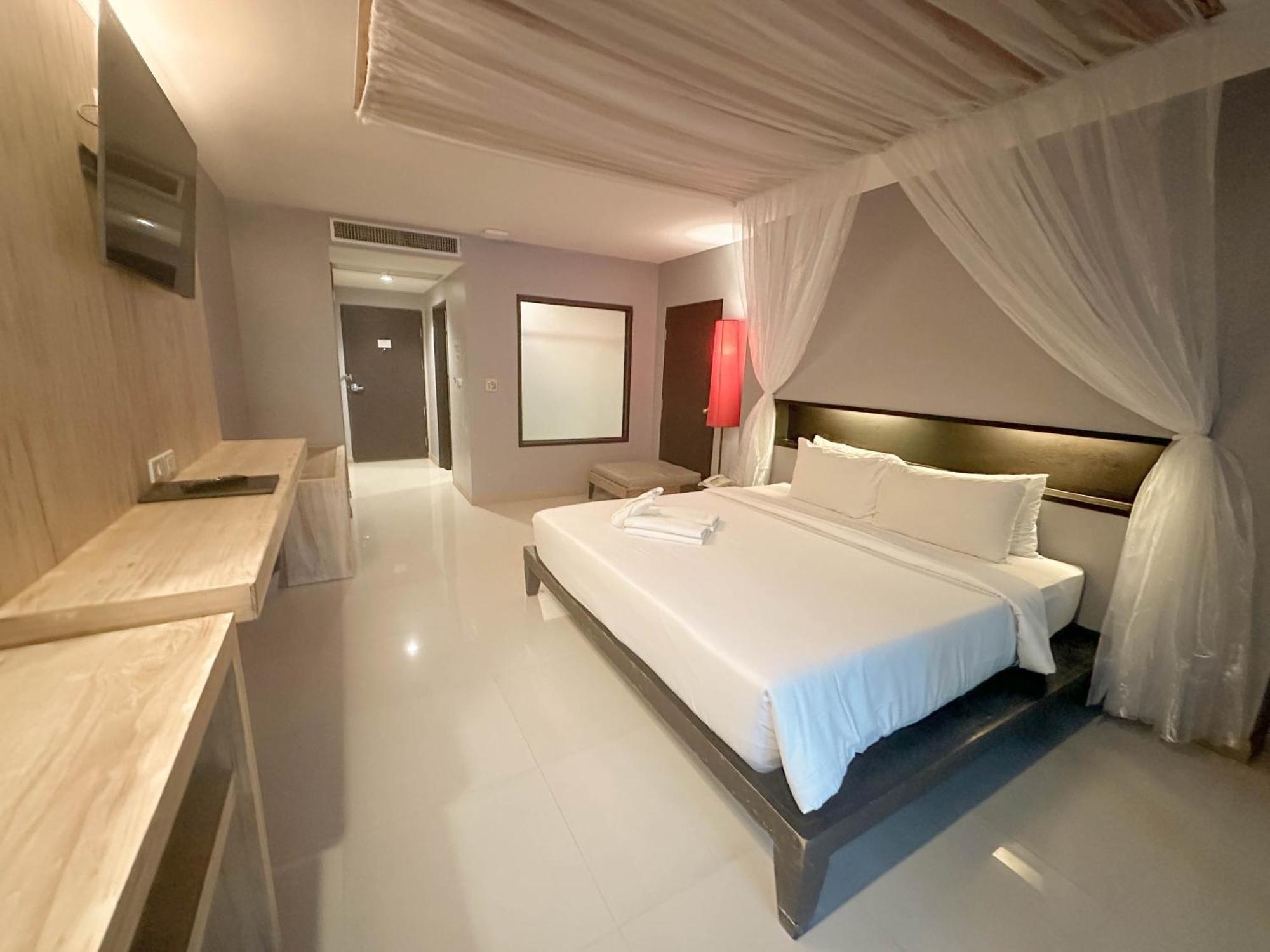 Phuvaree Resort Patong Экстерьер фото